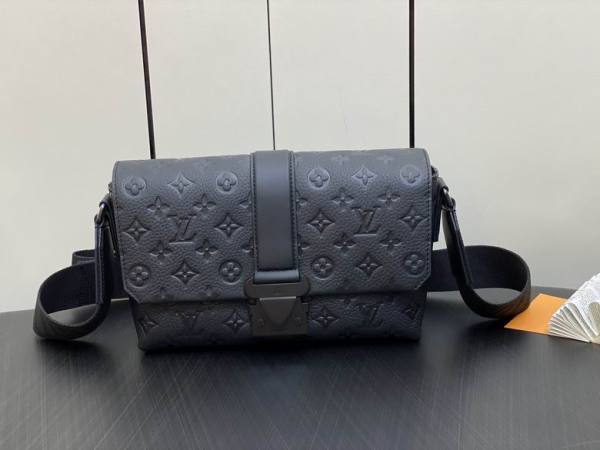 L X V  Messenger Bags Size?28x16x10cm