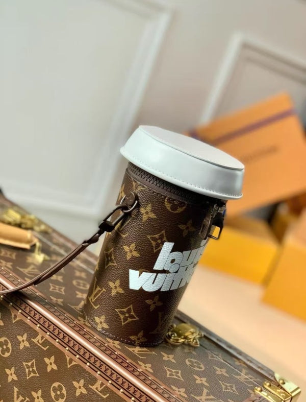 L X V Shoulder bag