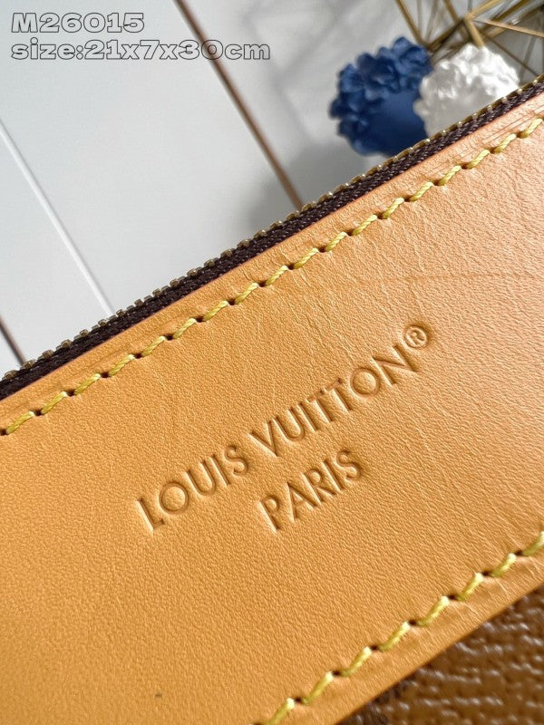 L X V Pochette Voyage Souple  Clutch bag M26015 Size (21x7.5x30cm)