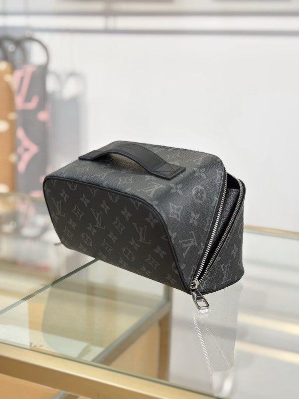 L X V TOILETRY BAG M11508 24x13x13cm