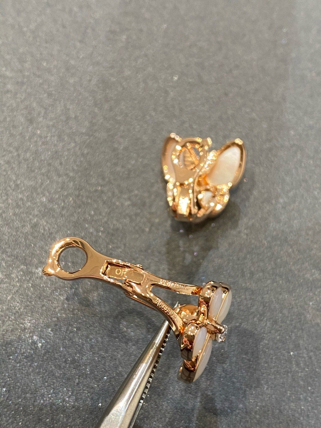 BUTTERFLY MOP EARRINGS PINK GOLD