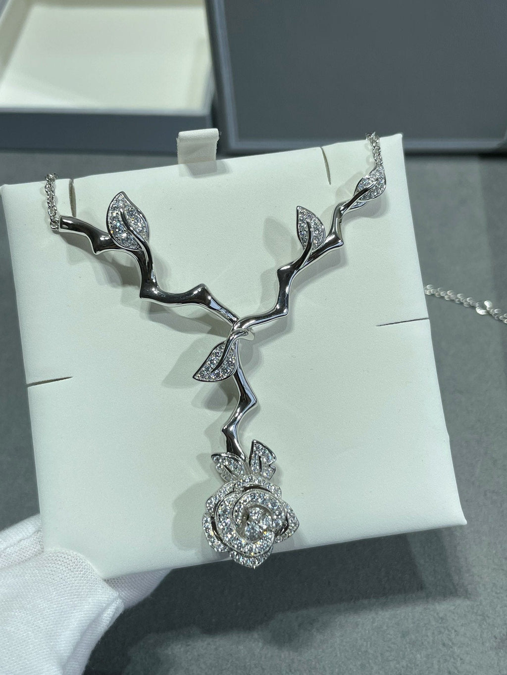 ROSE BAGATELLE DIAMOND NECKLACE