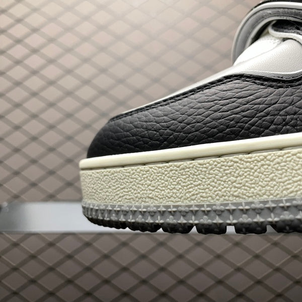 L X V TRAINER Sneakers