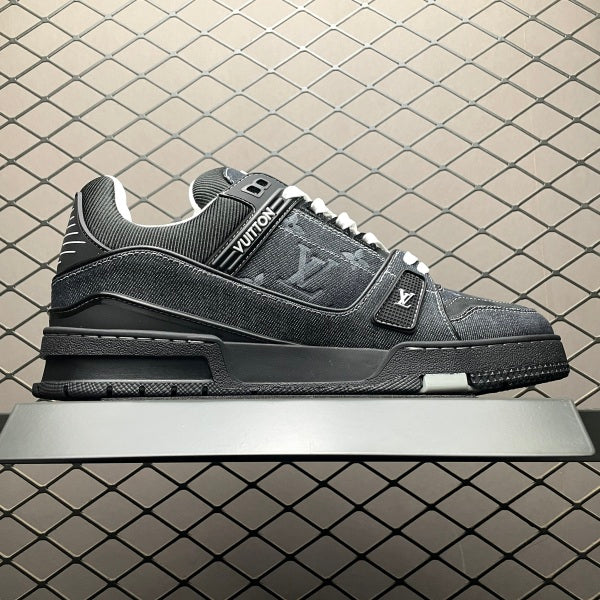 L X V TRAINER