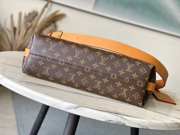 L X V Shoulder bag 35x12x38cm