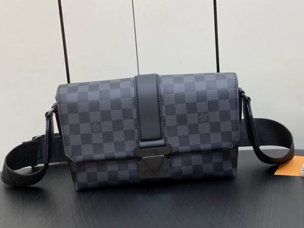 L X V  Messenger Bags Size?28x16x10cm