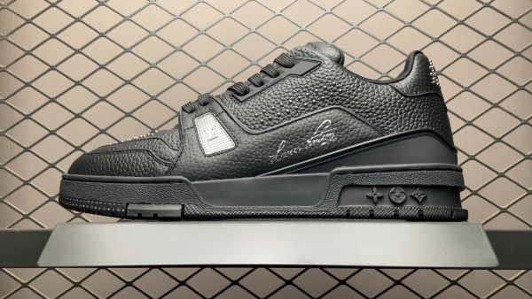 L X V SNEAKERS