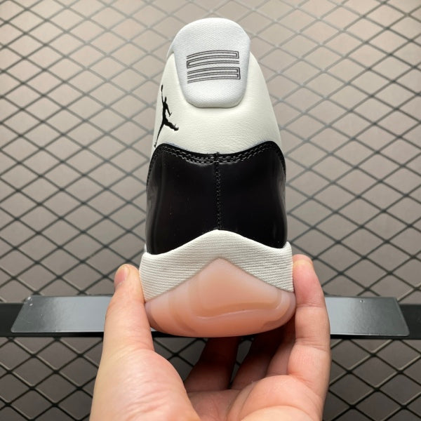Air JRD 11 WMNS “Neapolitan” AR0715-101