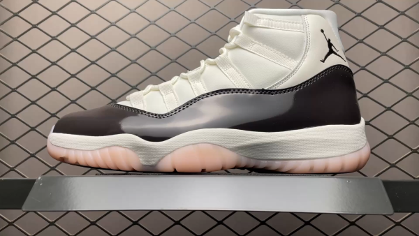 Air JRD 11 WMNS “Neapolitan” AR0715-101