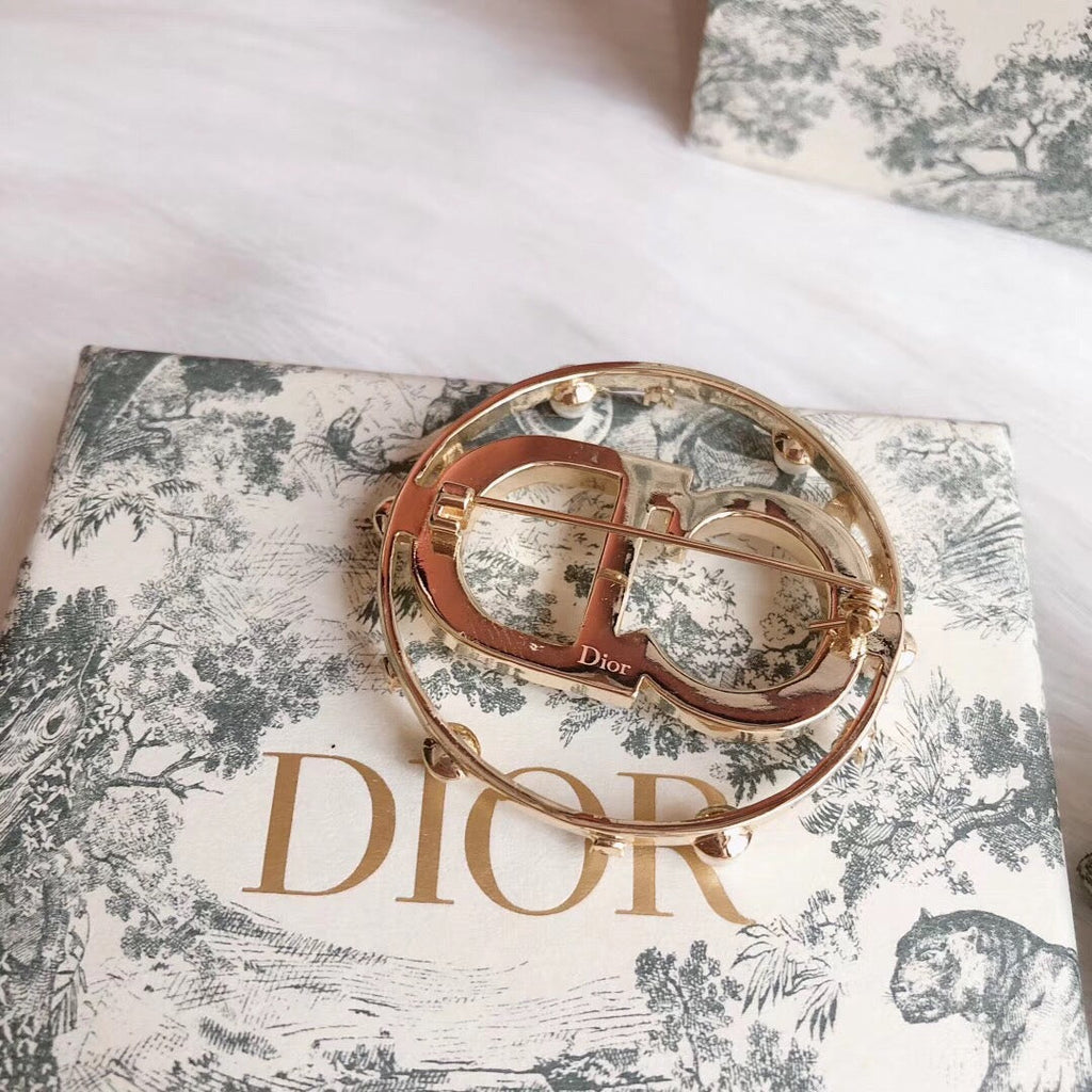 CD Brooch 06