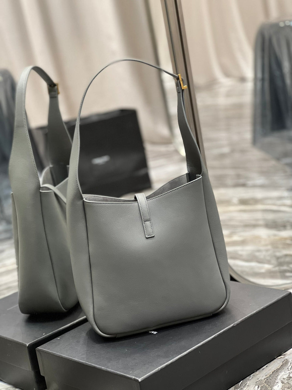 le 5a7 small 23 rock gray calfskin