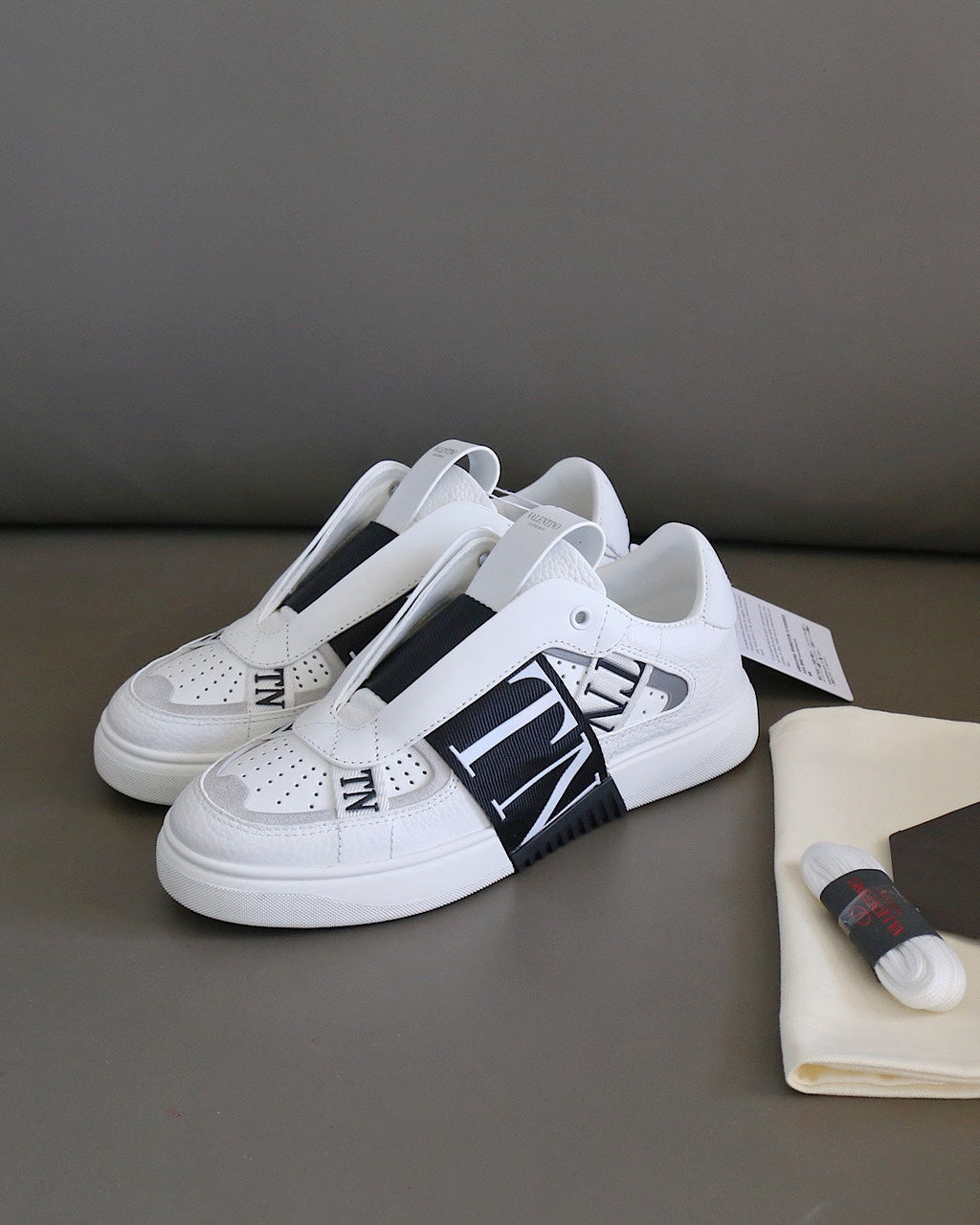 VT 25 Slip-On VL7N Sneaker White Black Cowhide