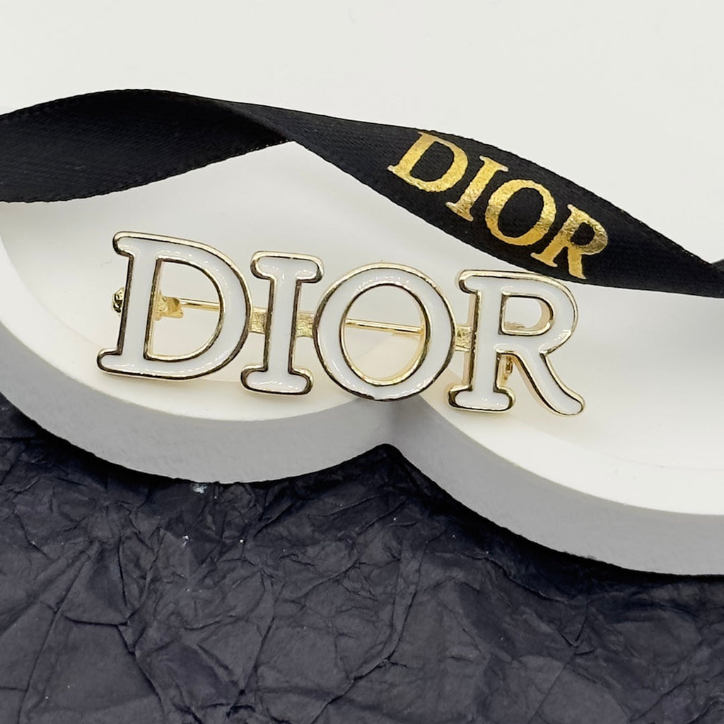 CD Brooch 172877