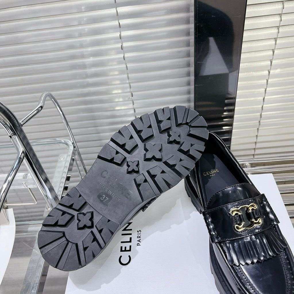 MARGARET CHUNKY LOAFER WITH FRINGES AND TRIOMPHE CHAIN IN POLISHED BULL BLACK