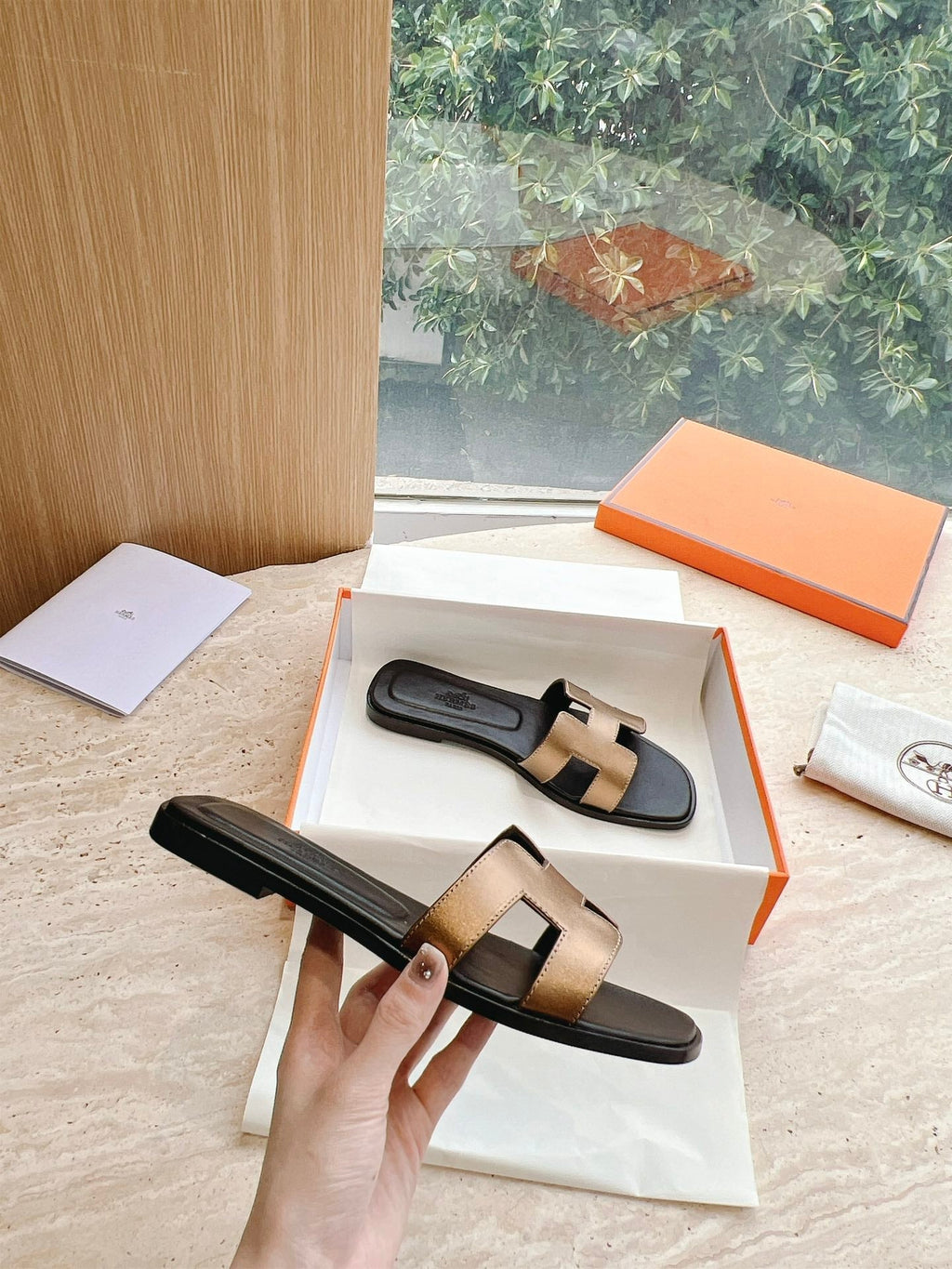 HM 25 Oran Sandal Black Copper Metalic Calfskin