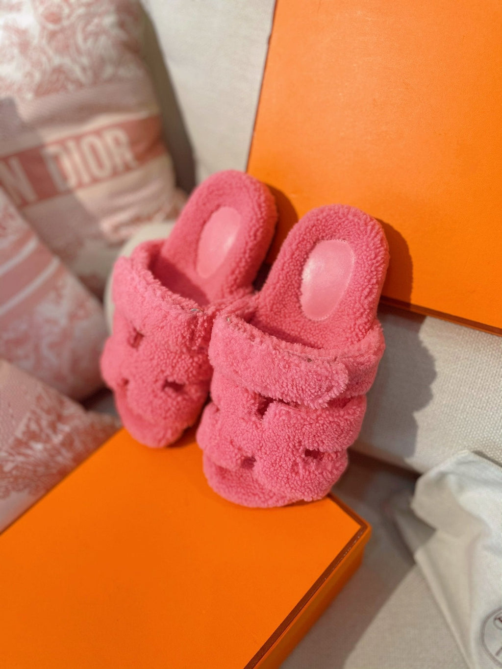 chypre sandal pink lamb wool
