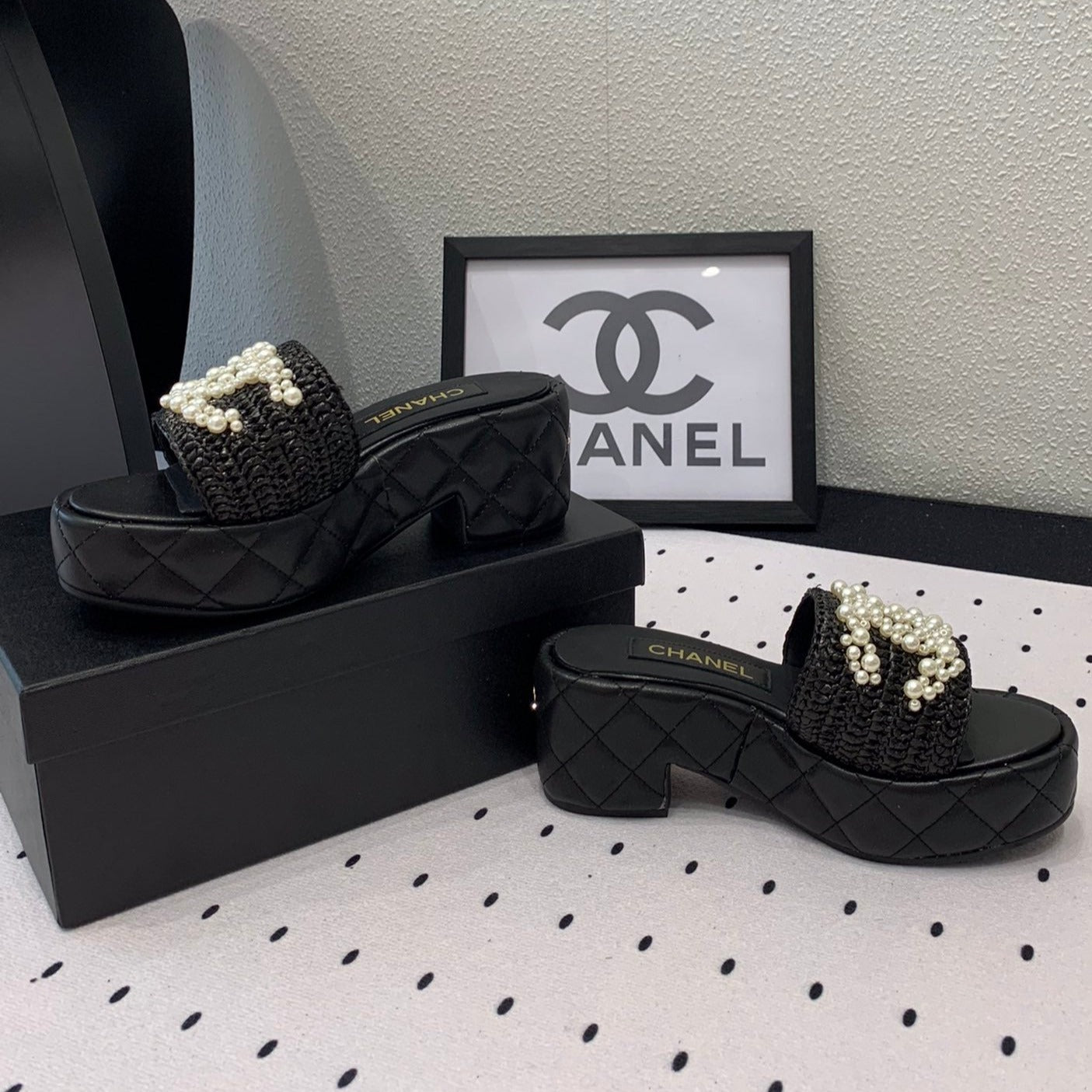 Double CC pearl platform sandals Sheepskin Black