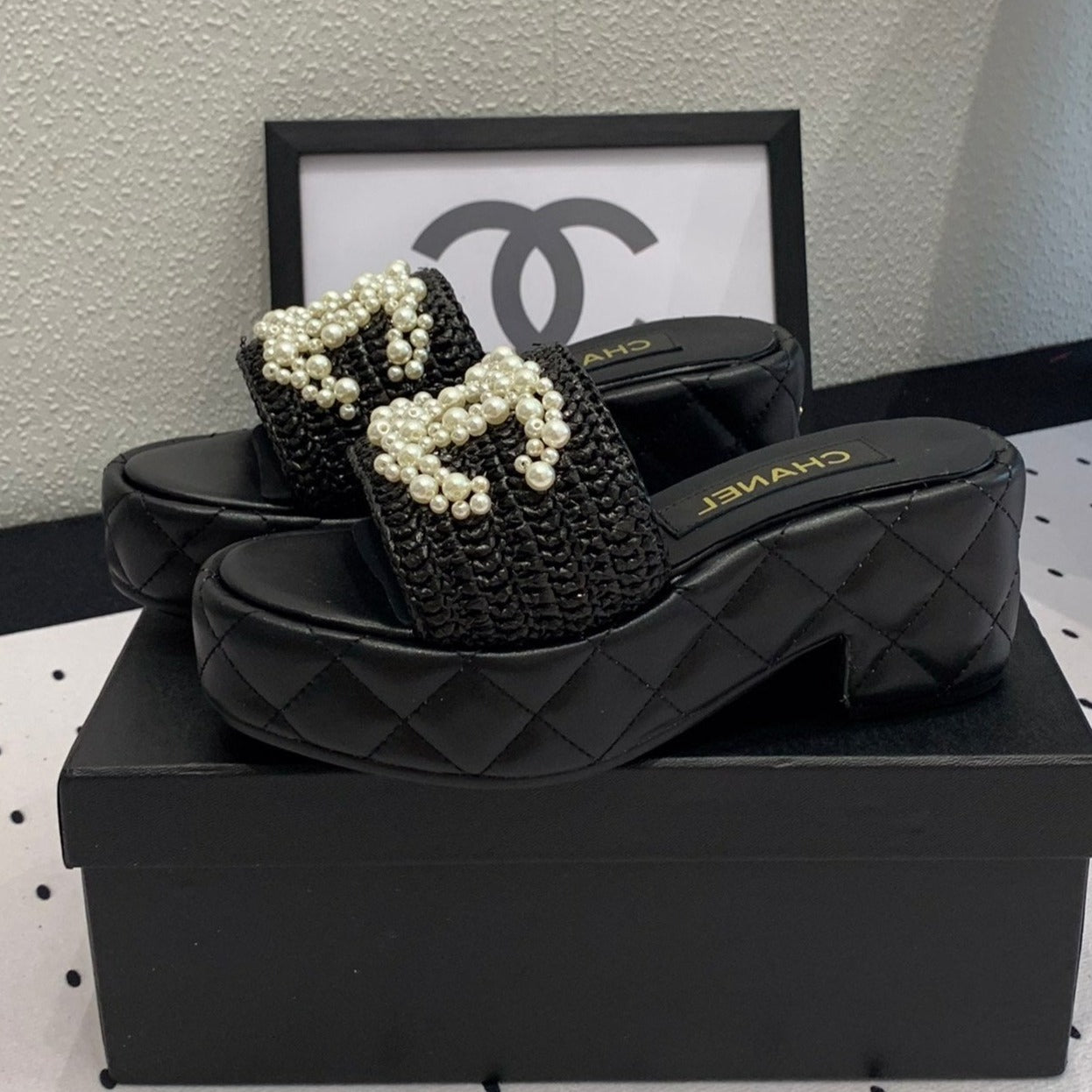 Double CC pearl platform sandals Sheepskin Black