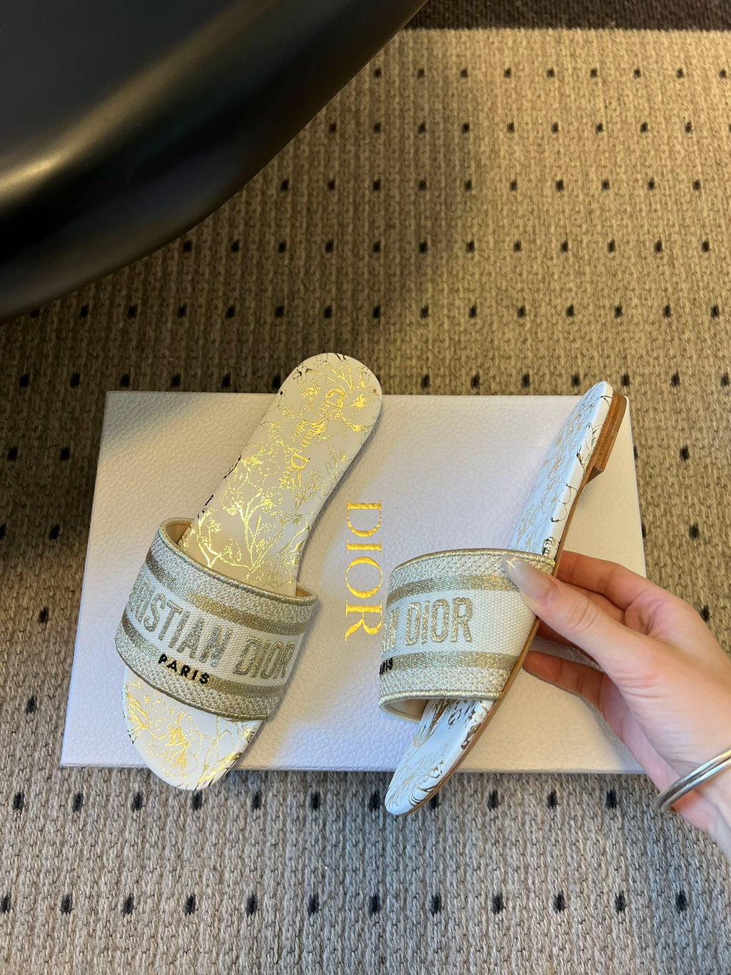 DIOR 26S DWAY SLIDE COTTON EMBROIDERED IN WHITE AND GOLD FLORAL MOTIF