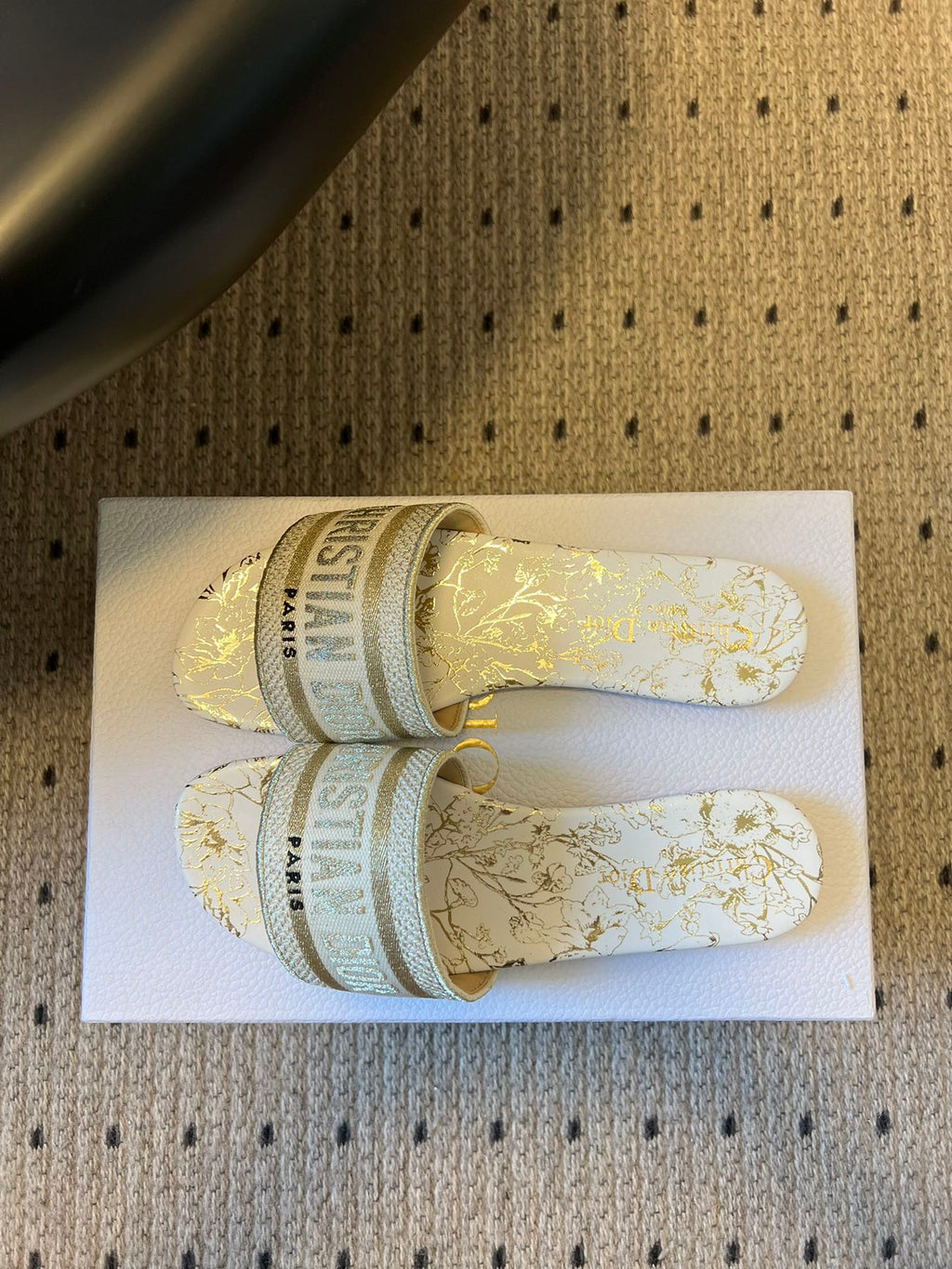 DIOR 26S DWAY SLIDE COTTON EMBROIDERED IN WHITE AND GOLD FLORAL MOTIF
