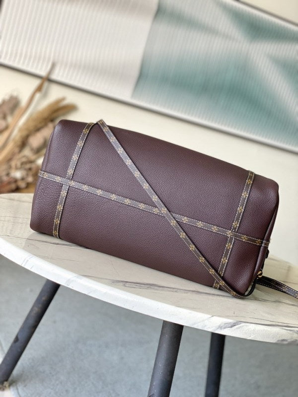 L X V travelling bag 40x20x25cm