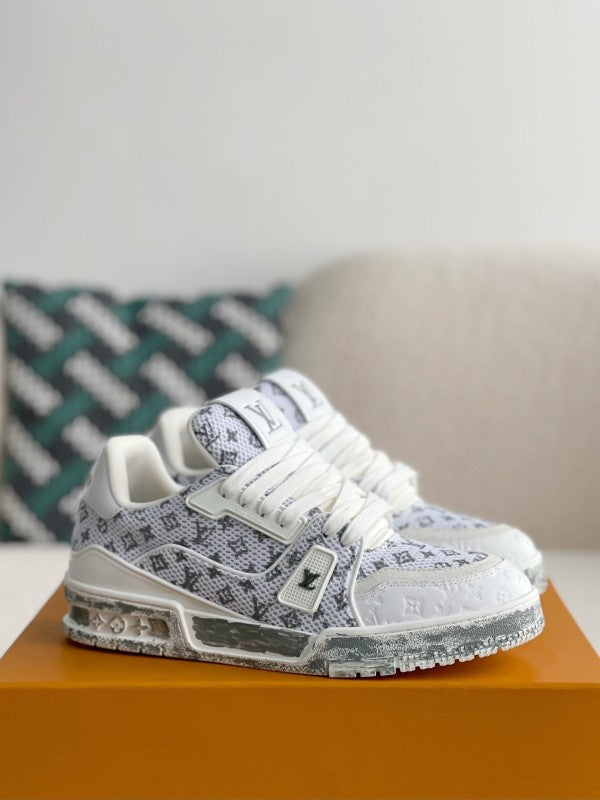 L X V SNEAKERS