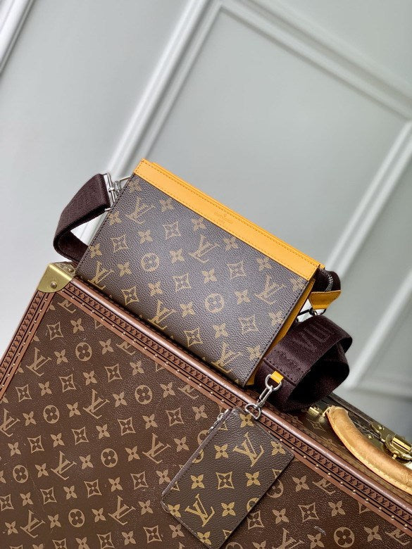 L X V Clutch bag 18.5x11x6.5cm