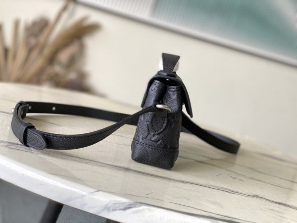 L X V Shoulder bag Size?20x11x5cm