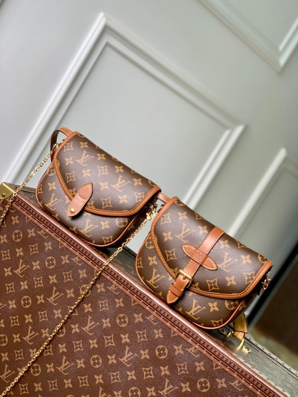 L X V Shoulder handbag 14*6*19