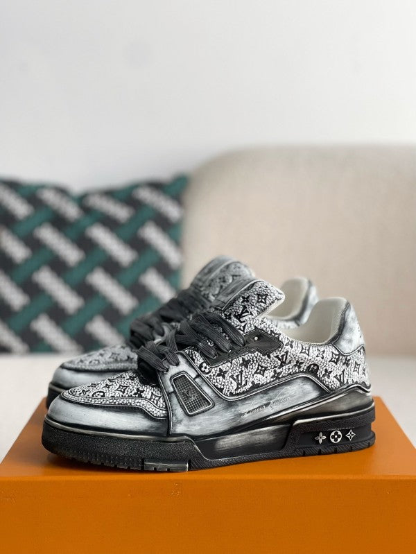 L X V SNEAKERS