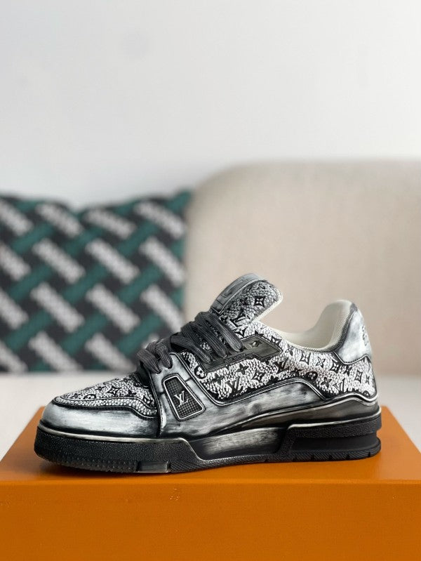 L X V SNEAKERS