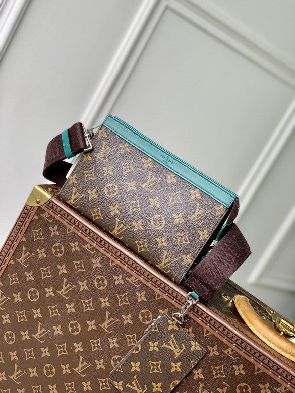 L X V Clutch bag 18.5x11x6.5cm