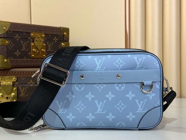 L X V  Messenger Bags 24x16x8cm