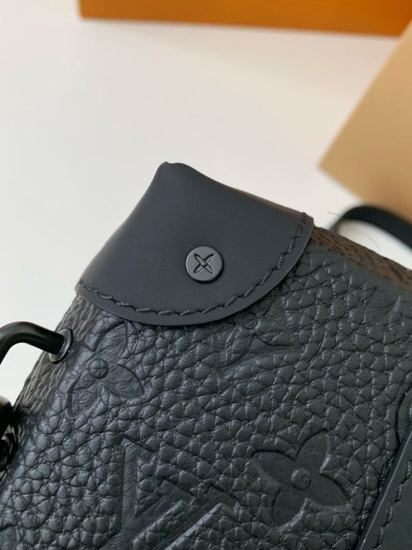 L X V's new Sac Plat Horizontal Zippé men's black flower briefcase M80224 Size:  22.5*14*5cm