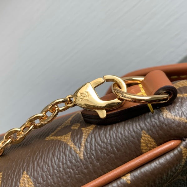 L X V Shoulder handbag 14*6*19