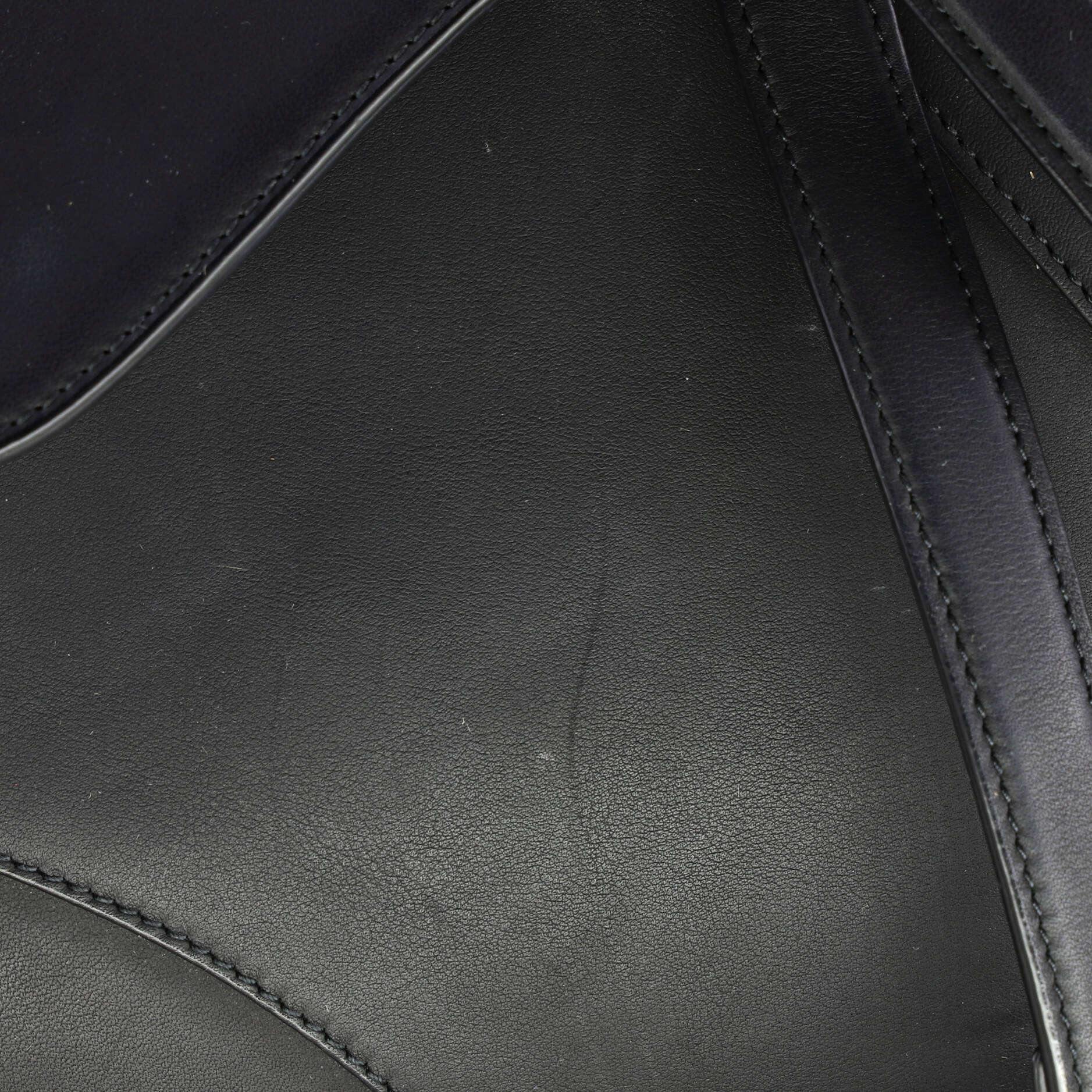Ultra Matte Saddle Handbag Leather Medium