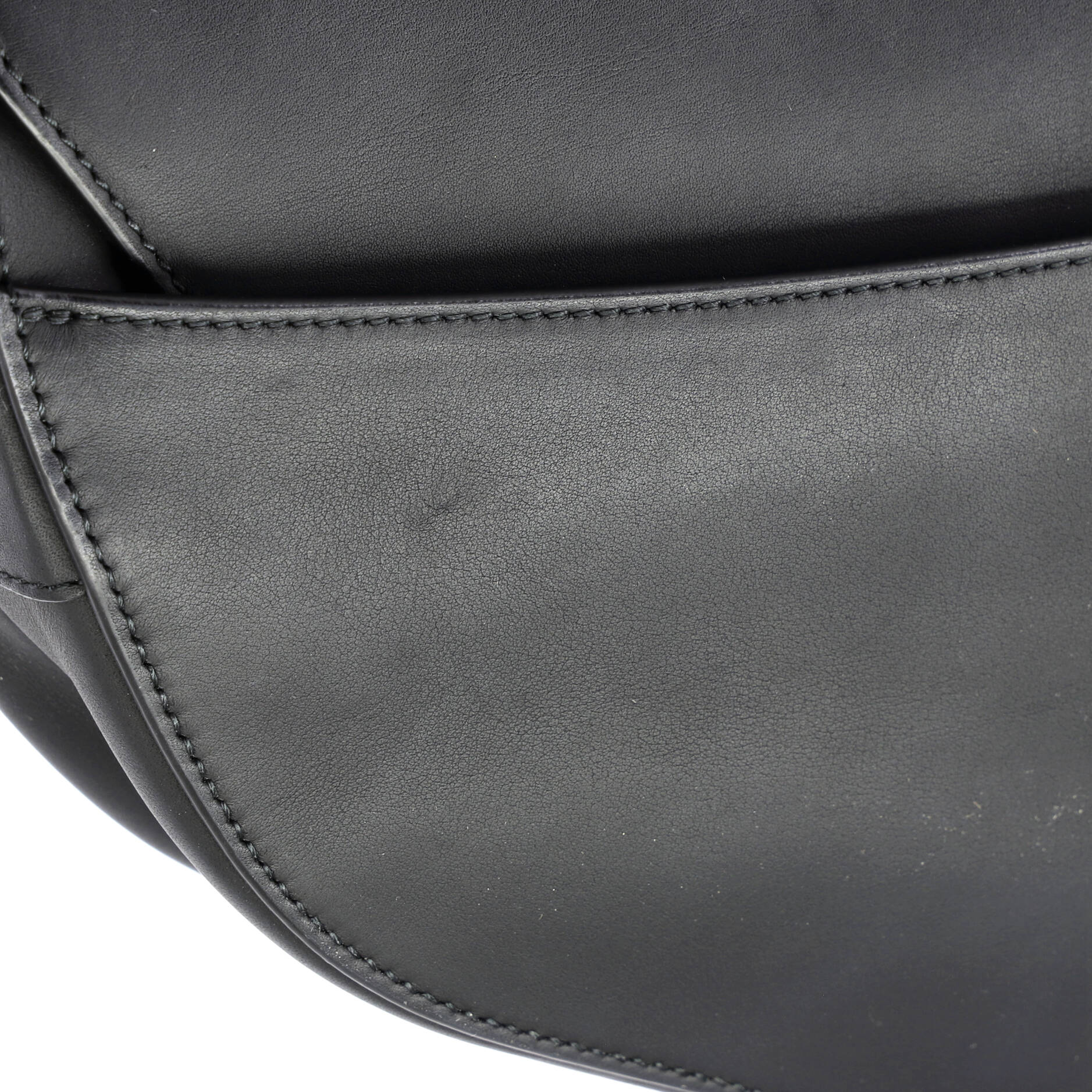 Ultra Matte Saddle Handbag Leather Medium