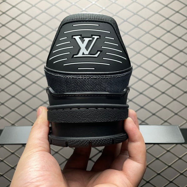 L X V TRAINER