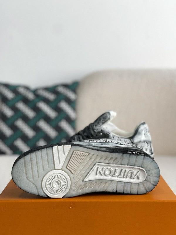L X V SNEAKERS