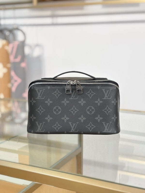 L X V TOILETRY BAG M11508 24x13x13cm
