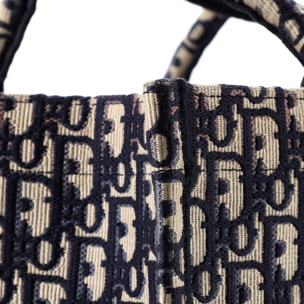 Book Tote Oblique Canvas Medium
