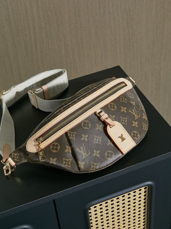 L X V Bumbag Pockets 38x16x8cm