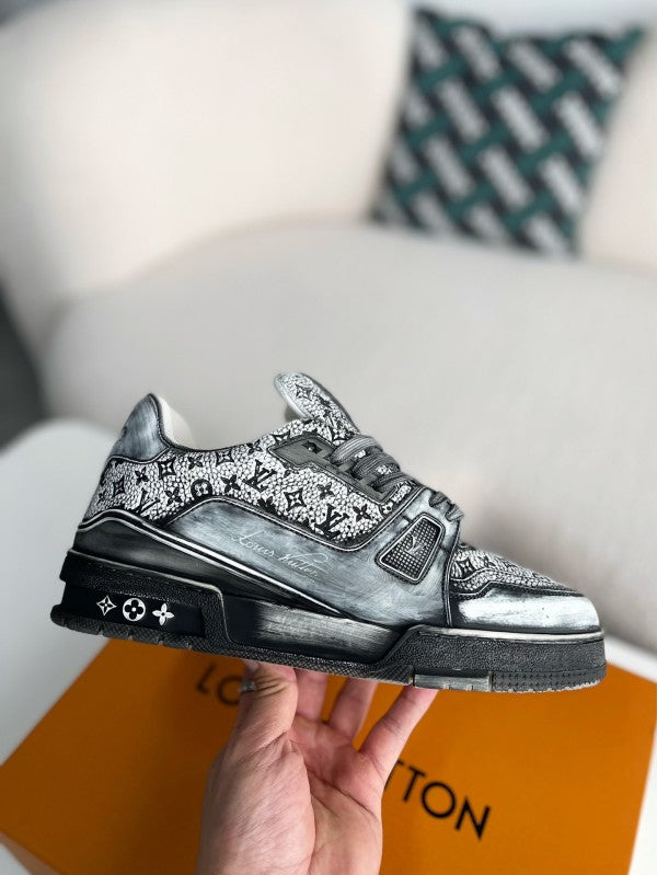 L X V SNEAKERS