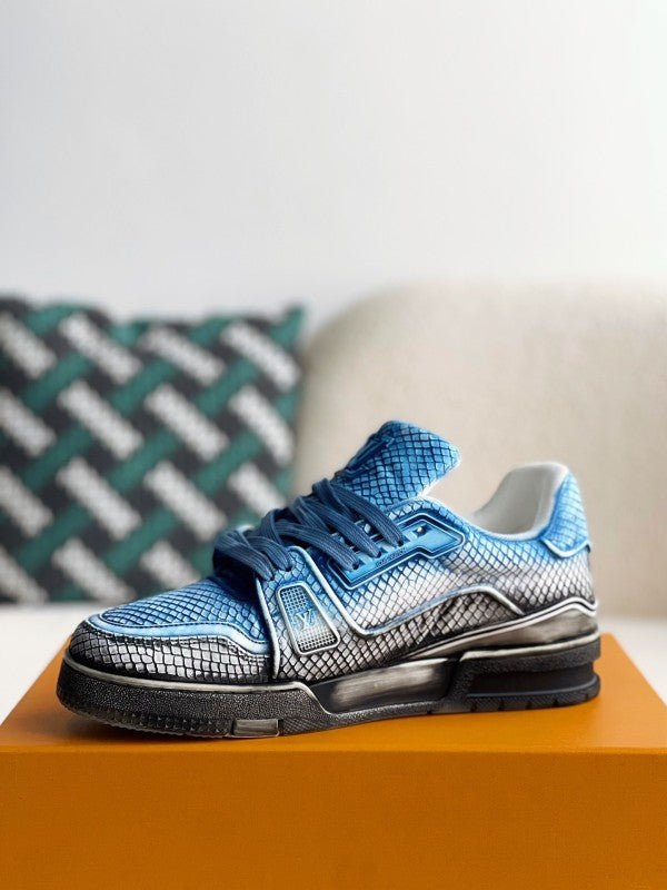 L X V SNEAKERS