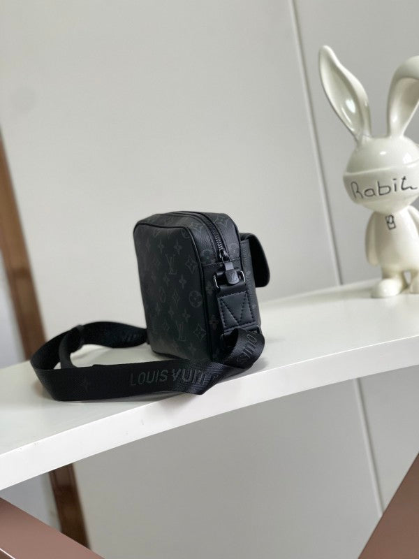 L X V Getaway Messenger Bags M12518 17x7.8x18cm