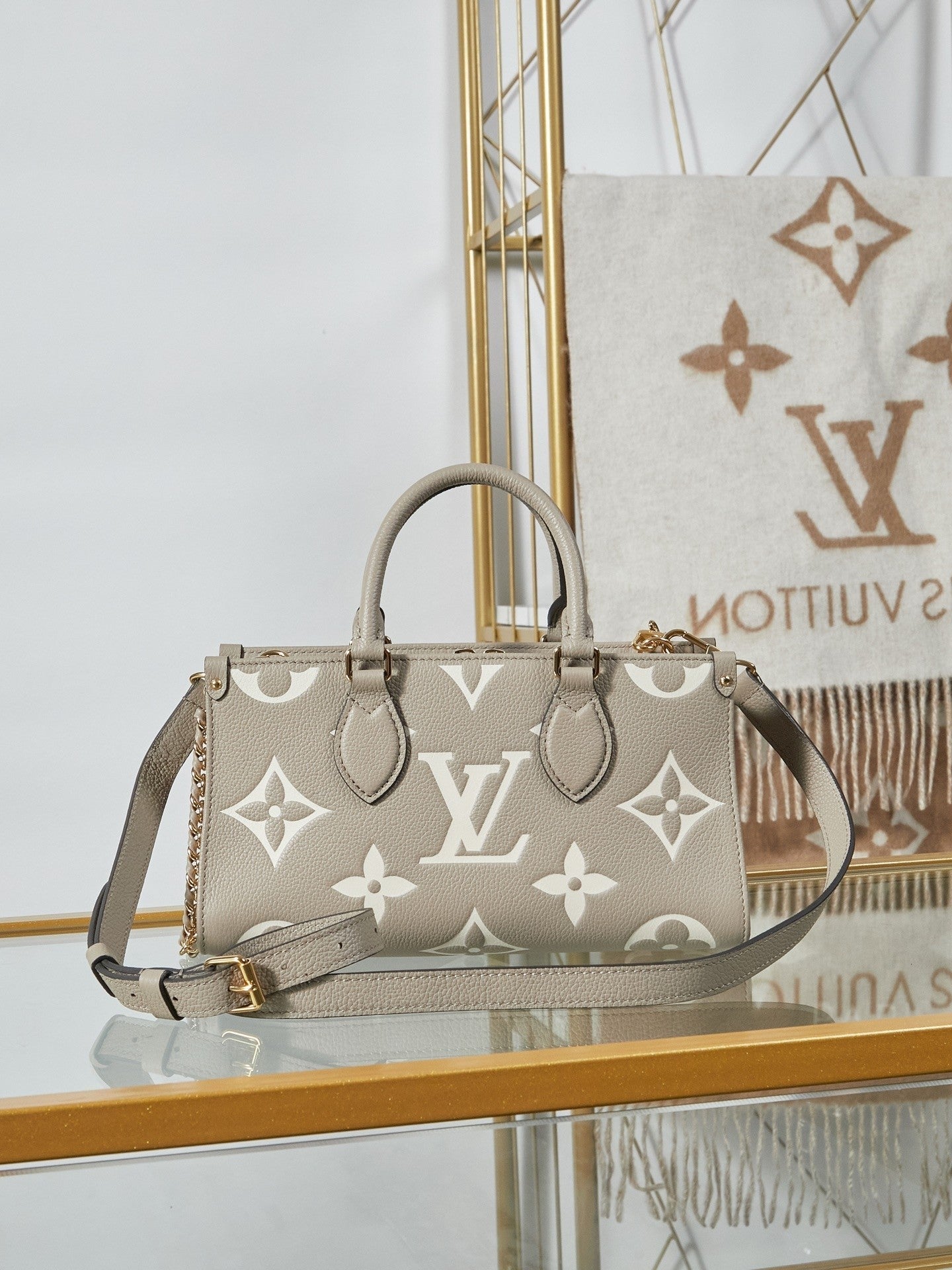 L X V ONTHEGO EAST WEST Bag M23641 25x13x10cm?Multiple colors?