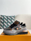 L X V Low-top running shoes