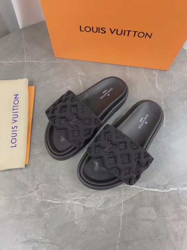 L X V  WOMEN'S SLIPPERS