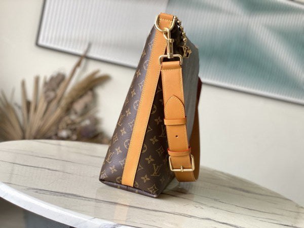 L X V Shoulder bag 35x12x38cm