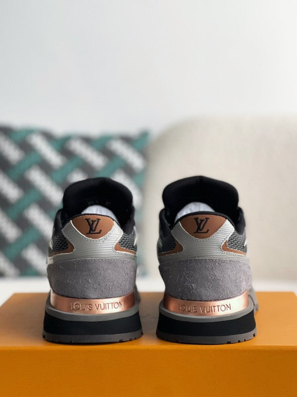 L X V Low-top running shoes